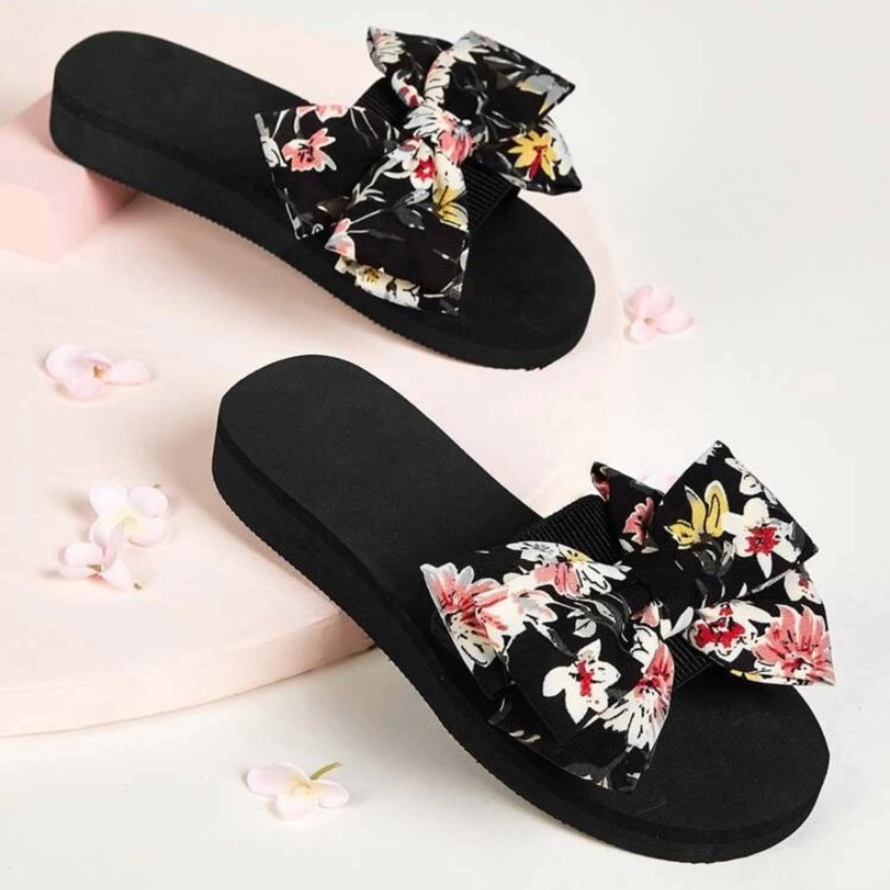 NEW Floral Bow Flip Flops Sandals